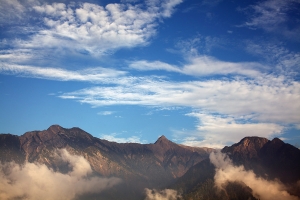 塔塔加遠眺玉山主峰