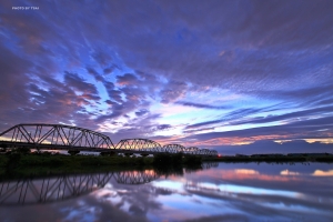 今早南部燒滾滾唷 -高雄舊鐵橋
