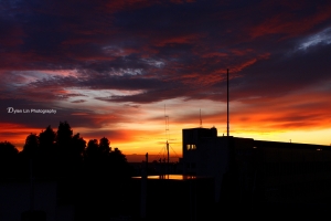 傍晚的紅色夕陽