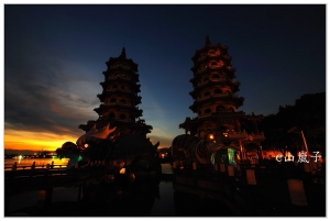 蓮池潭奇景  金龍吐珠