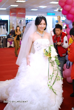 ===早就叫她不要嫁給他,偏不聽===