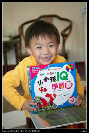 愛看書的小孩
