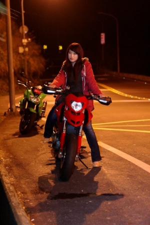 女王夜拍一張