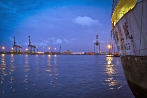 高雄碼頭-買生魚片抽空拍