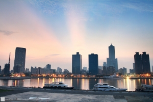 初冬微涼挾一點船舶的味道