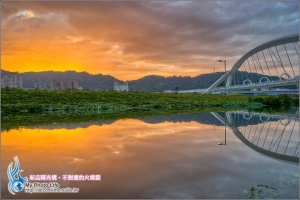 新店陽光橋‧夜倒影&不對邊的火燒雲