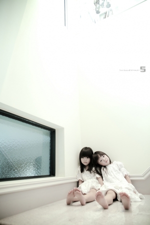 雙寶 來也~  梯間