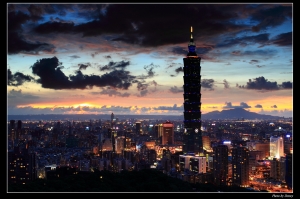 華燈初上台北城