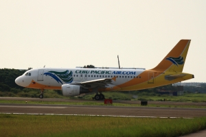 衝啊............飛機!!! (新手試貼桃園機場追飛機)