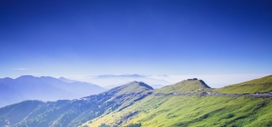 騎乘在公路的最高點