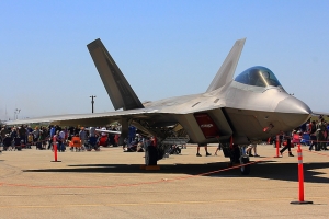 Beale AFB的F-16雷鳥飛行表演