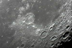 剛剛拍的月球表面