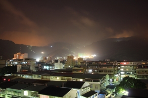 夜霧鎖環山-屋頂一張流