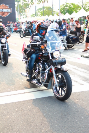 哈雷很機車(都是妹圖)