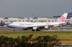 今天直擊華航CI017爆胎意外