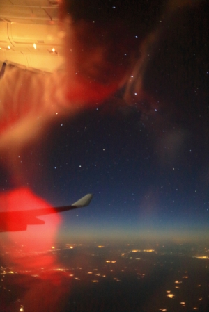 從黑夜-到白天...在飛機上你會想做什麼?