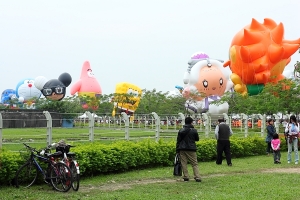 我的寶貝女兒小紜(夢時代氣球大遊行)