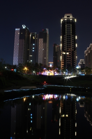 2013.11.1-11.2 台中2天1夜遊-秋紅谷+東海大