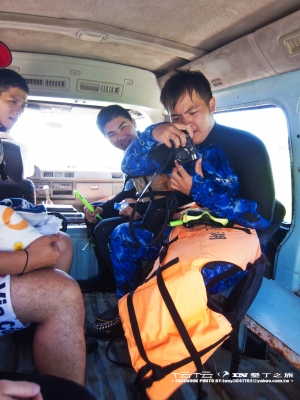 墾丁 GO 香蕉船 浮潛 < S90下水 V.S. 5D2超美日落 >