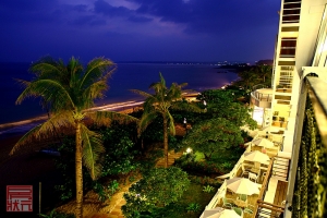 夜晚的夏都海灘