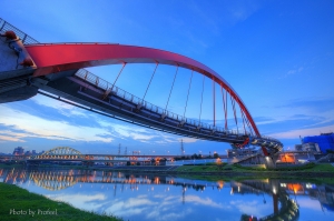 晃阿晃晃到彩虹橋