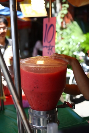 諾貝爾-天氣熱 大家消消暑