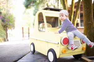 帶著小女去散步