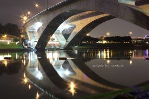 下雨天的碧潭橋