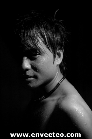 在sona房內初拍男裸模