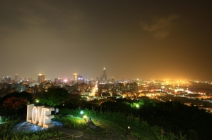 夜晚的高雄忠烈祠
