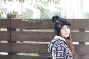 Nina . white date