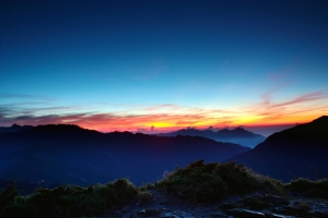 第一次拍日出....搖背帶~"~