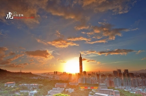 台北 虎山紅雲飄