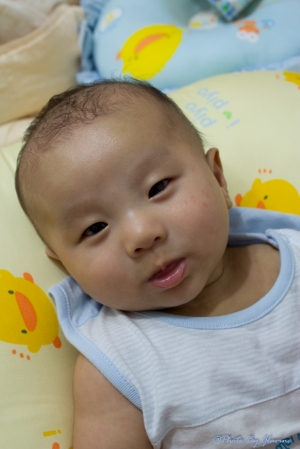 兩個月大愛笑的兒子