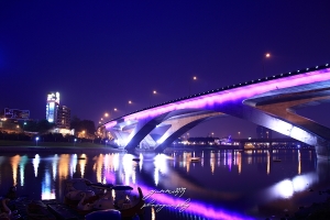 碧潭夜景一張 by 糖哥