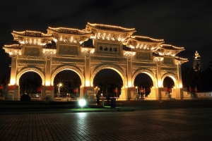 黑卡自由廣場夜之倒影