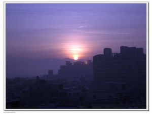 今天剛出爐的家中清晨的太陽(以重編)