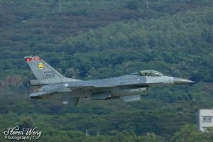 台東志航基地開放 F-16單機性能展示