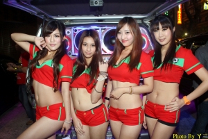 ▼內湖夜弄土地公▲蕃茄dancers