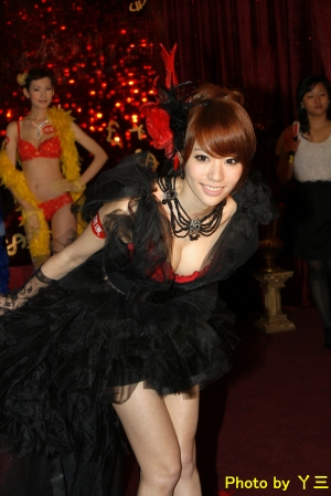 ▲Happy New Year ▼火紅"開運"內衣秀