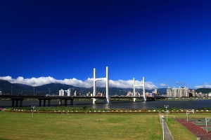 天氣好到爆的藍天淡江