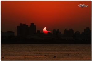 2010日偏蝕夕陽－淡水老街