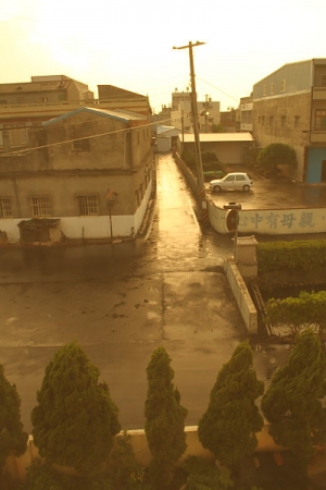 紗窗外的雨天