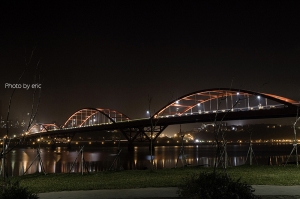 河邊夜景