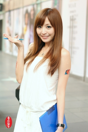▲Lucy合照運動▼彩虹3C活動
