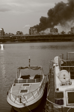 大稻埕夜拍 V.S 三重工廠失火當背景(第一手照片)