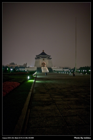 自由廣場夜拍（24L）