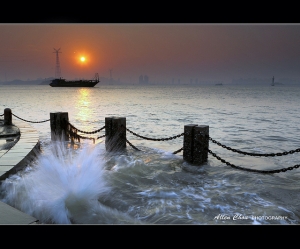霧茫茫的海景