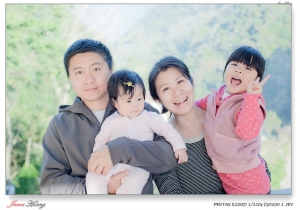 自討莓趣。20120213全家泰安溫泉採草莓