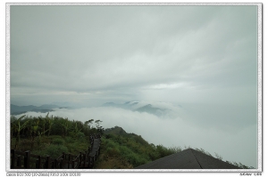 隙頂追雲去....